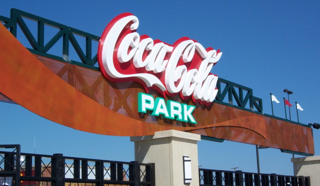 How Custom Outdoor Signage Influences Customers